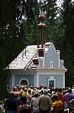 Zavěšování zvonu kaple Sv. Anny.