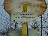 Turistické značení pod vrcholem Čerchova.