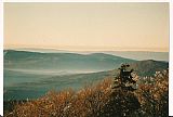 Čerchov - pohled přes Ebene (894 m) a Velký Zvon (862 m) na Havran ((894 m) v pozadí.