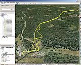 Promítnutí záznamu trasy z GPS do Google Earth. (Mapu lze například naklápět a vybírat detaily jednotlivých úseků a k dispozici je i velké množství dalších funkcí.)