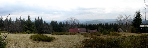 Panoráma z úbočí Vysoké k SV na pohraniční část Moravskoslezských Beskyd.