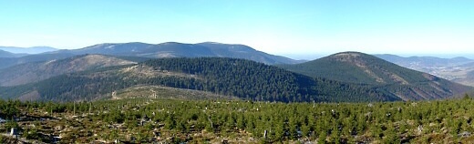 Panoráma Keprnické hornatiny s Velkým Klínem z úbočí Malého Jezerníku.