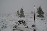 V roce 2008 přišla zima brzo: Geodetický bod na Velkém Máji dne 16. září.