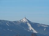 Ještěd z Horní Proseče (pohled od V, vzdálenost 11 km, přiblíženo).