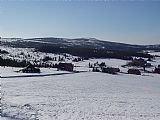 Pohled z úbočí Bukovce přes Jizerku na Černý vrch.