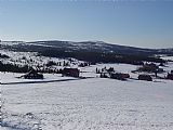 Pohled z úbočí Bukovce přes Jizerku na Černý vrch.