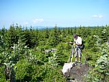 5.6.2008 proběhlo podrobné geodetické měření vrcholové plošiny a všech skalních útvarů na Milíři. Na horizontu je patrný Ještěd.