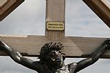 Detail Jomrichova kříže na vrcholu Smrku.