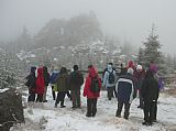 Pytlácké kameny (975 m) ležící severozápadně od Věžních skal byly napůl schované v mlze.