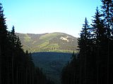 Slamník - Sviní hora při pohledu ze silničky u Hlubokého dolu.