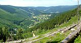 Pohled z Judeichovy cesty na Svatý Petr. Vlevo Přední Planina, v pozadí z Žalského hřbetu Šeřín, Černá skála nad Labskou a vpravo Mechovinec, za ním pak Preislerův kopec a Vlčí hřbet se svými třemi hlavními vrcholy Vlčí hřeben - J vrchol, Vlčí hřeben a Vl