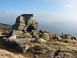 Od Harachových kamenů se otevírají krásné výhledy na vrcholové partie Krkonoš.