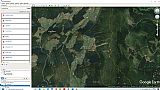 Vrchol Haida (jen těsně nedosahující hranice 1000 m) chybně ozačovaný jako tisícovka Kraví hora, která ve skutečnosti leží o cca 1,4 km jižněji. Zdroj: Google Earth Pro.