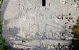 Pozůstatkem minulých dob jsou i nápisy v betonu, tak jako na zbytcích vleku na Lysečinské hoře.