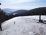 Pohled ze sedla pod Vlčím hřebenem - S vrcholem na (zleva): Zadní Žalý, Preislerův kopec a Vlčí hřeben - J vrchol.