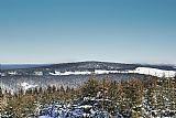 Pohled ze Zaječí hory na Klínovec, Blatenský vrch a Fichtelberg.