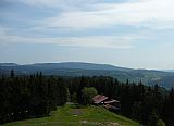 Výhled z rozhledny na Plešivci na německý Fichtelberg a Klínovec.