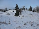 Staré vojenské objekty ve vrcholové části tisícovky Nad Rýžovnou - JZ vrchol.