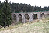Železniční viadukt v Perninku na SV svahu Perninského vrchu.