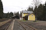 Idylické a klidné nádraží v Perninku je nejvýše položenou železniční stanicí v Západních Čechách a leží na SV svahu Perninského vrchu.