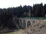 Železniční viadukt pod Perninským vrchem, nedaleko nádraží Pernink.