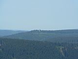 Výhled z rozhledny na Plešivci na další vrchol s rozhlednou - Tisovský vrch (976 m n.m.).