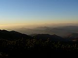 Za podzimních dní je možné z vrcholů Malé Fatry na obzoru spatřit beskydské tisícovky. Zde Čertův mlýn, Kněhyně, Malý Smrk a Smrk, Lysá hora, Malchor a Travný.
