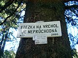 Cesta na vrchol Kněhyně je od roku 2004 dle značení KČT oficiálně neprůchodná.