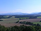 Panorama Moravskoslezských Beskyd s nejvýraznější Lysou horou z rozhledny Okrouhlá u Staříče.