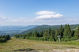 Výhledy z vrcholu tisícovky Radegast - Z vrchol I směrem na hřeben Nořící hory a v pozadí Ondřejník.