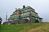 Masarykova chata se nachází poblíž tisícovky Šerlich - JV vrchol. Vrchol Šerlich leží přibližně 0,5 km SZ.