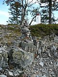 Kamenný mužík ve vrcholové části Brousku.