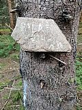 Na vrcholu Palaš drží silou vůle (či nějakou jinou, ještě mnohem méně vysvětlitelnou) tento kámen se jménem vrcholu.