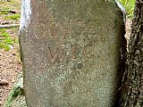 Německý kámen označující volskou cestu na Basumském hřebeni.