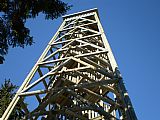 Detail důmyslné dřevěné konstrukce na vrcholu Boubína.