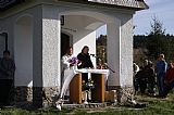 Pater Zdislav Pešat, sloužící 3.10.2009 bohoslužbu k 10. výročí vysvěcení kaple Sv. Trojice ve Zhůří na úpatí Hadího vrchu.
