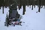 Kamenný pomník na paměť letecké katastrofy ze dne 24.12.1937.