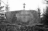 400 metrů od vrcholu Hvozd ve směru 330°(SSZ) je zajímavý velký kámen s křížem a nápisem Christian-Steig 187¾. Kámen je několik metrů od staré stezky. 
