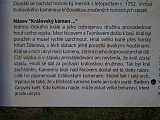 Text informační tabule na Královském kameni vysvětluje vznik názvu této tisícovky.