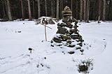 Kamenná mohyla s přípisem vrcholu E.T.Setonovi na Křemelné.