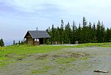 Turistický přístřešek na vrcholu Můstku.