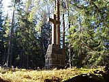 Pamětní kříž k výročí svatby Jana ze Schwarzenbergu a Terezie z Trauttmansdorfu na vrcholu Obří hory.