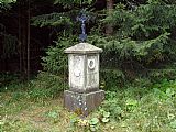 Historický hraniční kámen na rozcestí Monument pod Palečkovským vrchem.