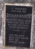 Detail mramorové desky pomníku Ottokara Kareise u Prášilského jezera pod hřebenem Poledníka a Skalky.