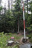 Detail geodetického bodu na Sklářského vrchu.
