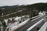 Pohled na Svaroh z Bavorska, z rozhledny Hindenburgkanzel. Východiště na Svaroh, lyžařské středisko Scheibensalter leží 1 km S od rozhledny.