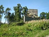 Zřícenina hradu na vrcholu tisícovky Vítkův kámen slouží jako rozhledna.