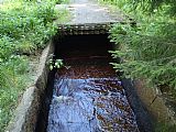 Částečně odkrytý Vchynicko-Tetovský plavební kanál těsně pod tisícovkou Výběžek.