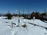 Meteorologické přístroje na vrcholové plošině tisícovky Ždánidla.