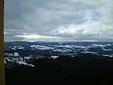 Pohled na centrální část Šumavy z rozhledny na Sedle (902 m) nedaleko Sušice. Nejbližší tisícovkou je Ždánov.